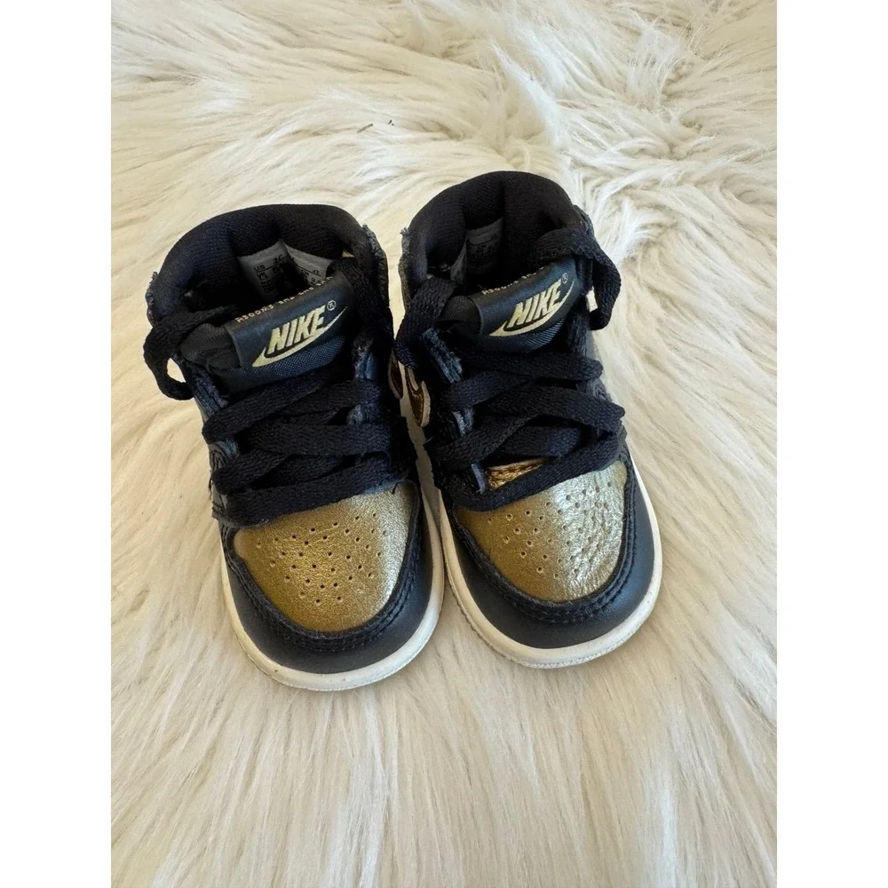 Nike black and gold size 2C
